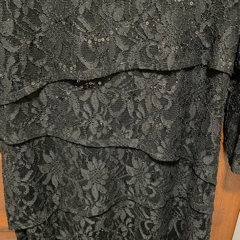 Roni Nicole women’s black Lace,Tiered 3/4 sleeve sequin detail evening dress 14